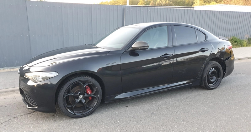 Alfa Romeo Giulia cena 48900 przebieg: 83527, rok produkcji 2018 z Zawichost małe 277